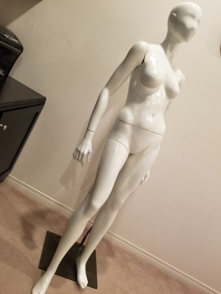 Glossy Female Mannequin