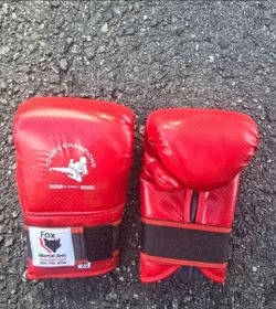 Pro Style Training Boxing Gloves, Size XS - Red