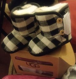 Brand new authentic baby girl UGG boots size 2/3 (6-12) months