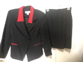 Vest suit with skirt size 2 , brand new . My phone is not good so the pics look not nice but outside they are very nice .