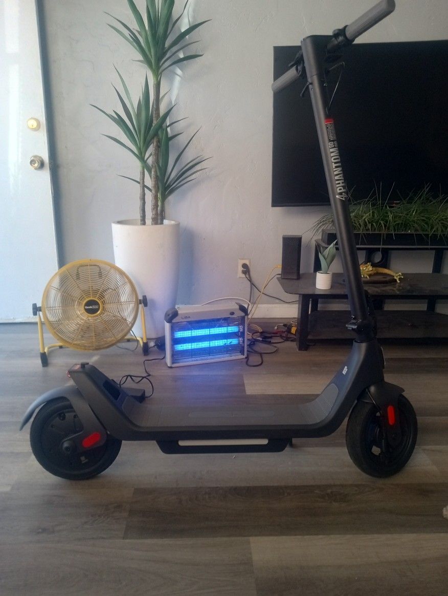 Phantom A10 Scooter