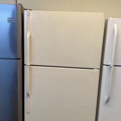 Ge Apartment Size Top Freezer Refrigerator With Ice Maker 