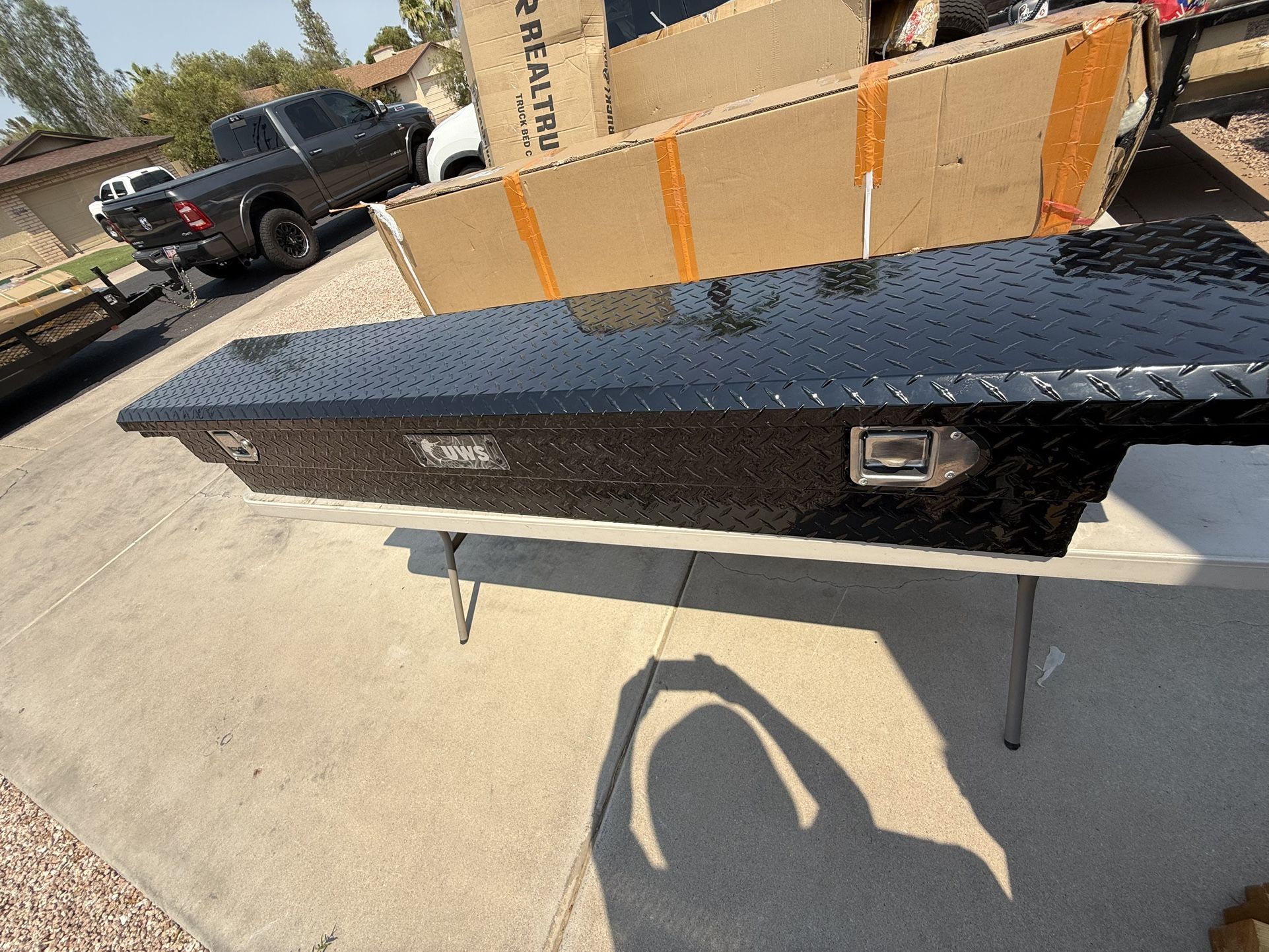 UWS EC10552 69-Inch Gloss Black Heavy-Wall Aluminum Slim Truck Tool Box With Low Profile, RigidCore Lid