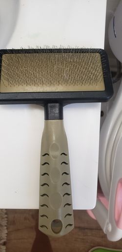 Dog detangling brush