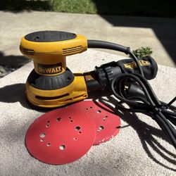 Dewalt Corded 5-Inch Random Orbital Sander Kit-D26451-Clean-3 Amp, Dust Bag, Pads, Hook/Loop
