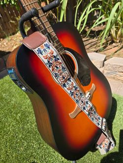 LIKE NEW FENDER ACOUSTIC ELECTRIC GUITAR FULL SIZE NEW STRINGS BUILD IN TUNER AMAZING SOUND READY