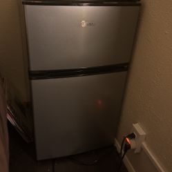 Mini Fridge 