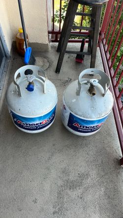 1x Propane Tank Full; 1x Propane Tank Empty