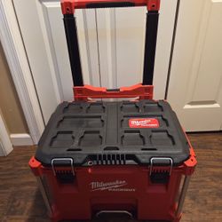 Milwaukee Packout 22” Roller Tool Box 
