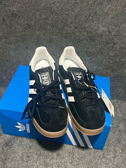Adidas Gazelle Indoor. White Black Gum