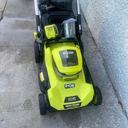 Lawn Mower Ryobi self propelled  come with/6Ah and charger Used Like Condition 