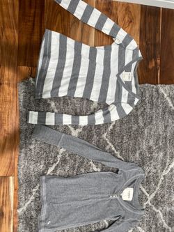 Abercrombie V-necks size S