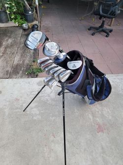 Taylormade & Titleist Golf Club Set Right Handed.  Golf Bag included