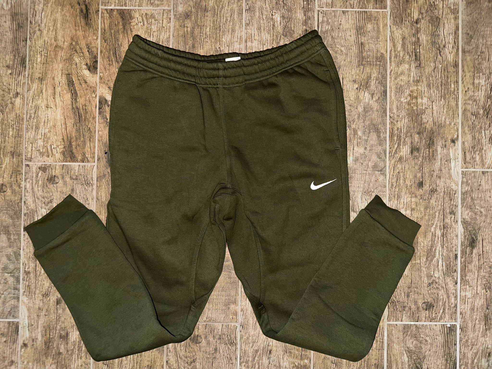 Nike Club Fleece Tapered Leg Sweatpants Army Green 826431-327 Men’s Size Medium 