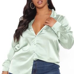 Fashion Nova Take a Sleek Peak satin shirt size 3XL 
