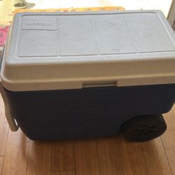 Used and In Good Condition Coleman Wheel Rolling Cooler