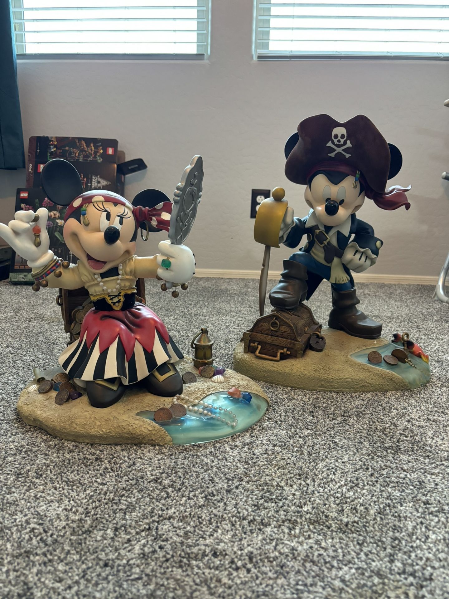 Collectible Pirate Mickey And Minnie 