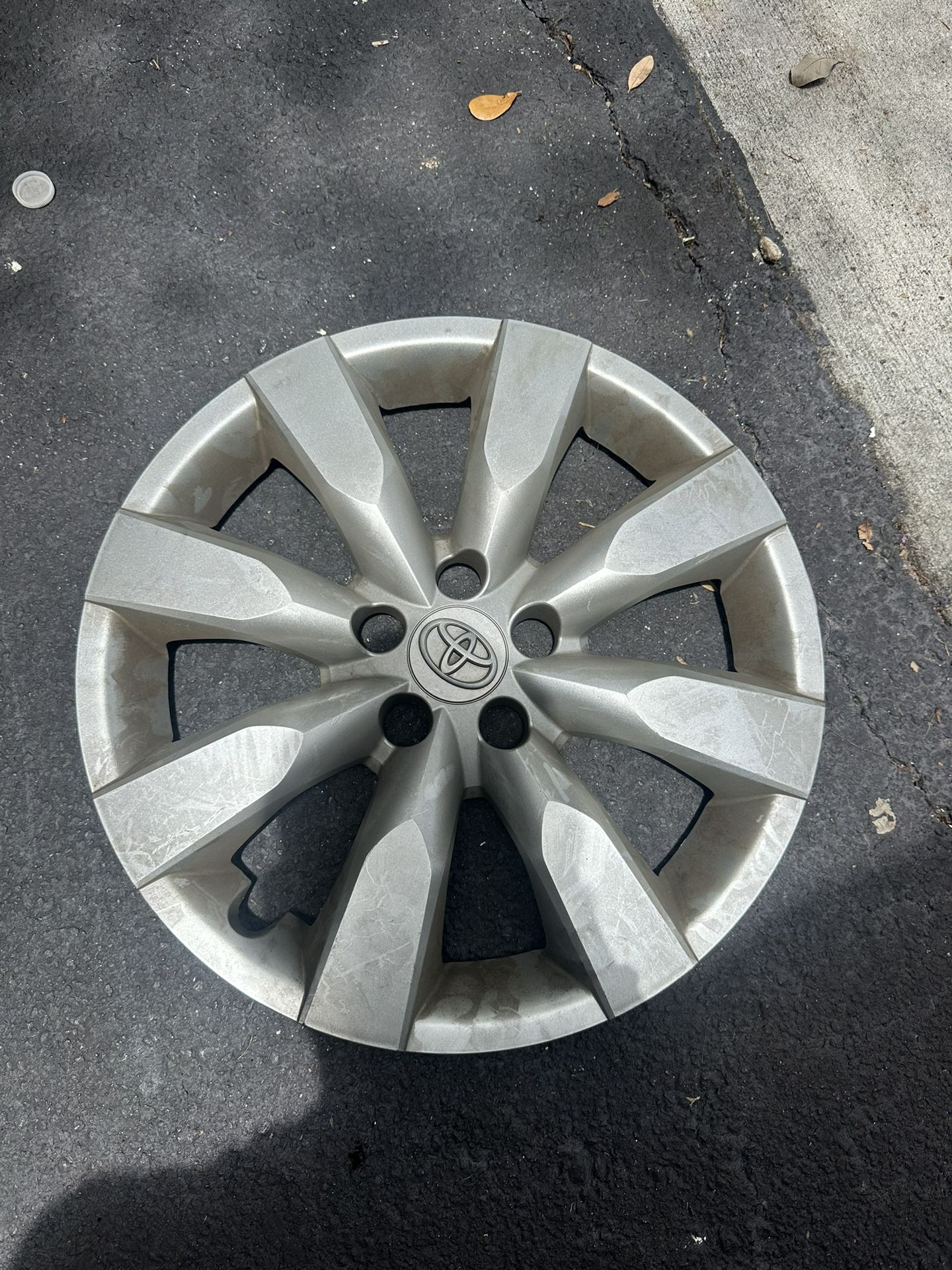 Toyota Corolla Hub Cap 16” Wheel