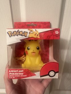 BRAND NEW Pokémon Pikachu Deluxe Light-Up Figure