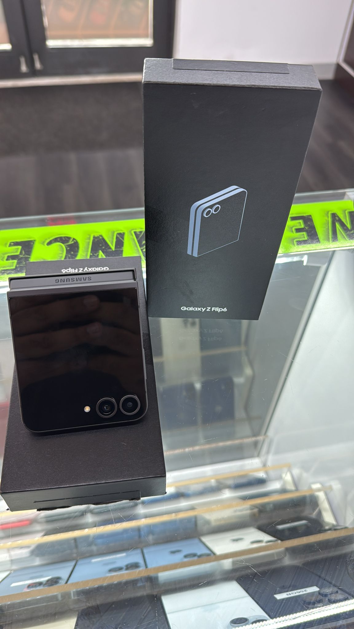 Galaxy Z Flip 6 256GB (Unlocked)