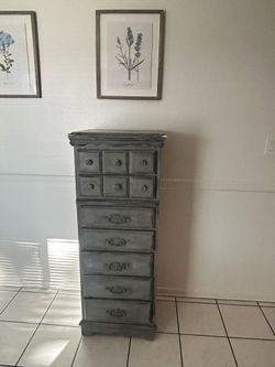 Vintage Lingerie / Jewelry Chest Piece