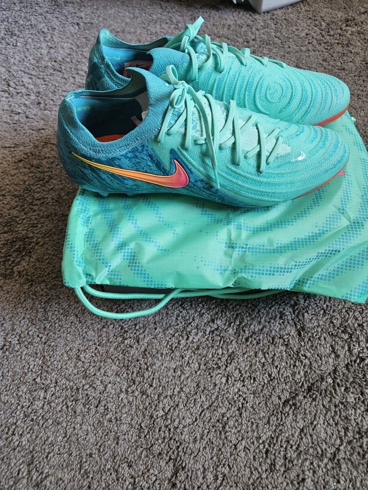 Soccer Cleats/ Taquetes