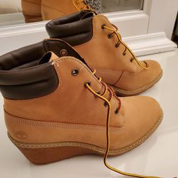 Timberland Women Boots Sz 6.5/ Almost New 