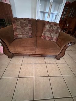 Sillones color cafe. Couches