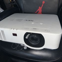 NEC Projector P474U
