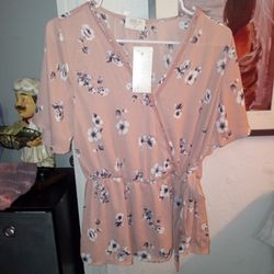 Quite A Few Pieces Of Women's Size Medium  Cute Summer Clothes Some With The Tags Still On