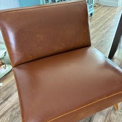 ACCENT LEATHER CHAIR