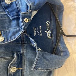 Targer Jeans Jacket ( $10 ) Like New 