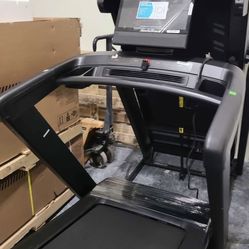 Fullerton -2025 model  Nordictrack Commercial 1750  16" ifit touchscreen  - 1300$