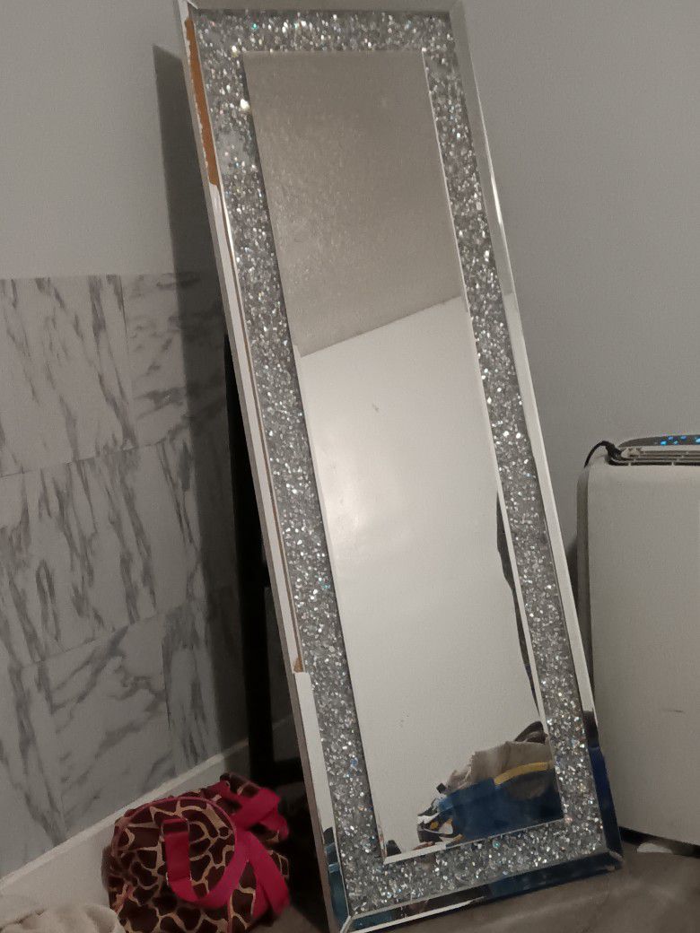 Crystal Stand Up Led Mirror