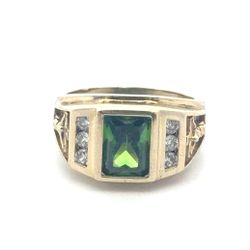 Men’s 10k Yellow Gold Emerald Cut Green Stone with Crucifix Cross Details Pinky Ring Size 5 GP3127445