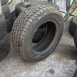 285-60-18 NEXEN ROADIAN USED 