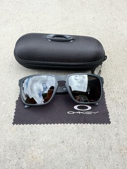 Oakley Holbrook Sunglasses Black Prizm Polarized Lens Matte Black Frame