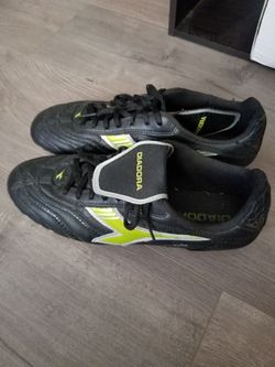 Size 9.5 soccer cleats