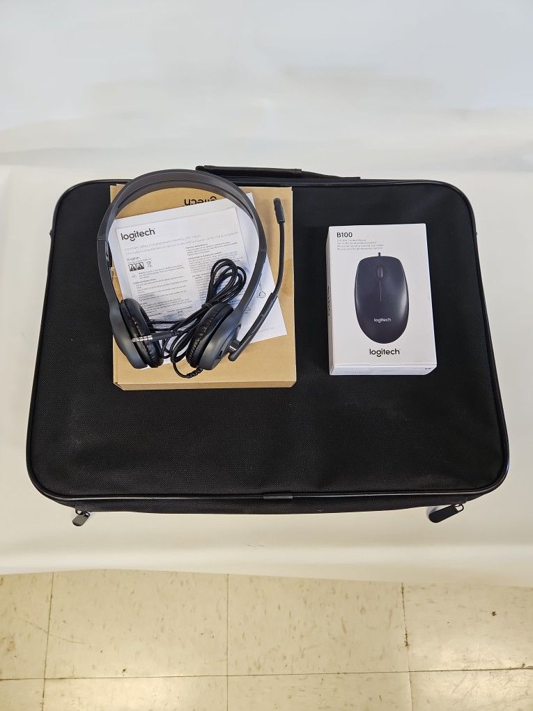 V7 15.6" Frontloader Notebook Laptop Carrying Case with Logitech Mouse & Wired Headset 802198-12