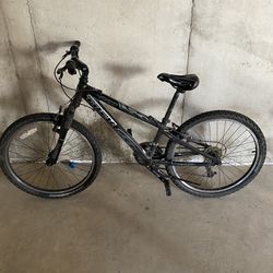 Trek MT220 Mountain Bike