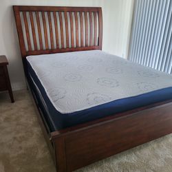 NEW QUEEN-SIZE MATTRESS AND BOX SPRING 💤