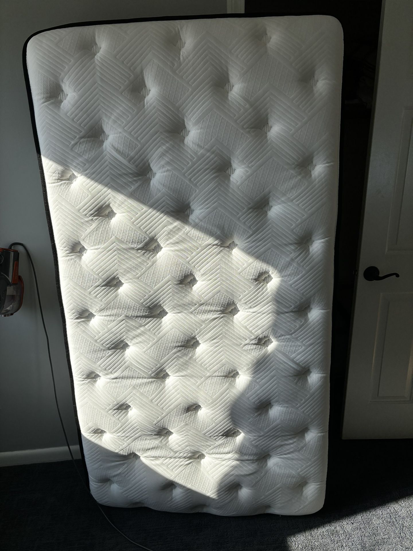 New Twin Mattress Without plastic Cover 