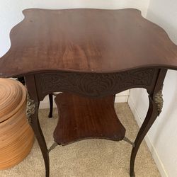 Beautiful Antique table  300 obo