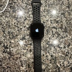 Apple Watch Series 8 45mm With Charger