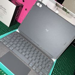 Ipad keyboard case Ipad 4th and 5th generation Nuevo en caja $50 2 disponible . 📍Edinburg tx
