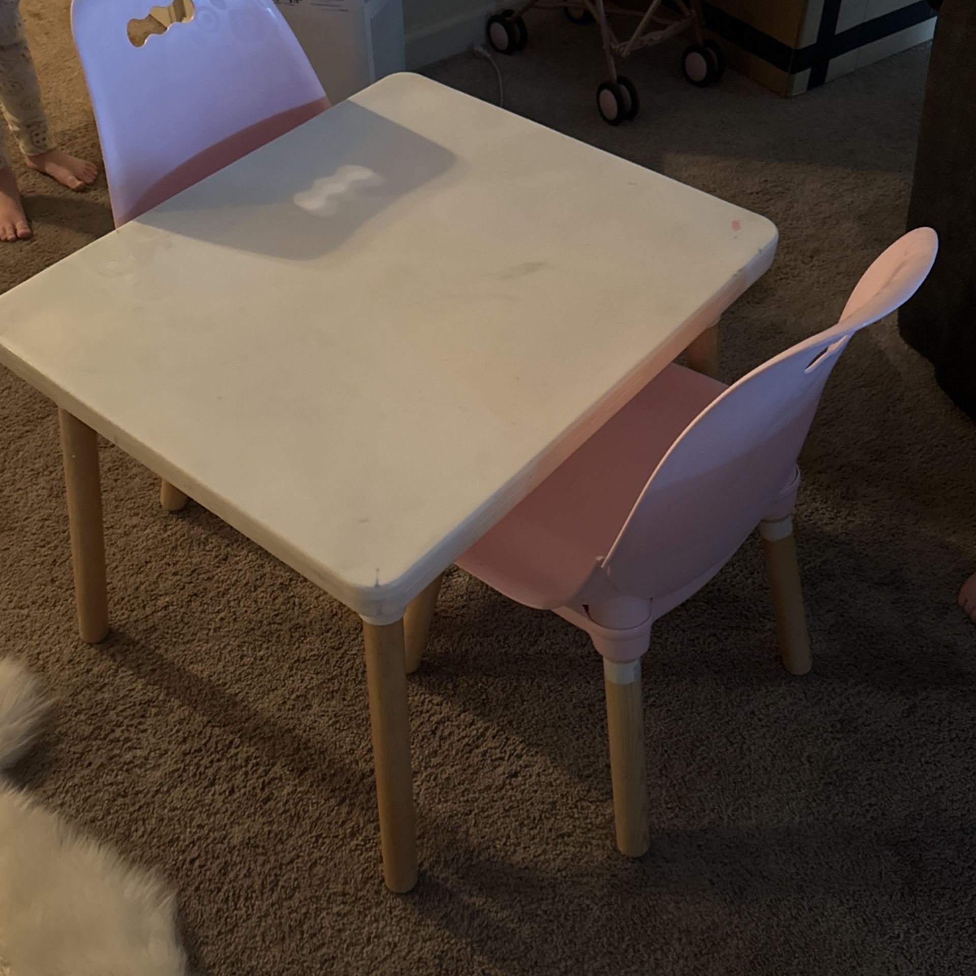Kid table and 2 chair