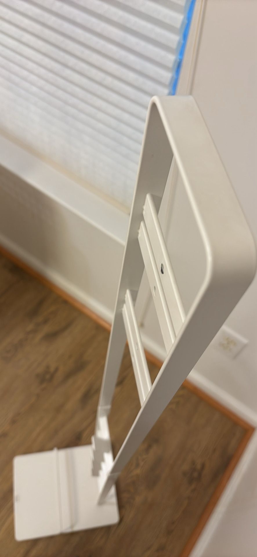 Dyson Cleaner stand (Vacuum cleaner is not included)