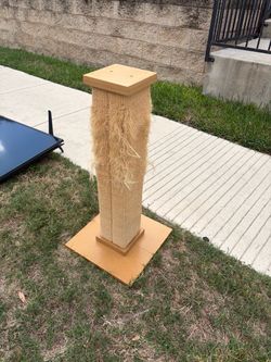 Scratch post
