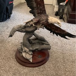 Bald Eagle Statue