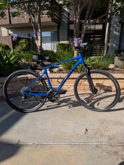 2023 Giant Roam 4 road bike